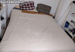 Cama de casal com colch�o