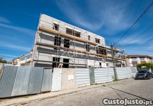 Apartamento T3 Novo, Recuado Com 2 Lugares De...