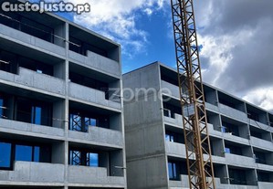 Apartamento T1 Com Varanda E Garagem Em Monte...