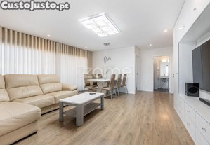 Apartamento T3 Transformado Em T4 Com Vista Mar...