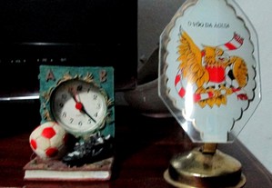 Relógio e vidro pintado com suporte S. L. B.