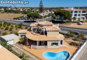 Moradia T3 Com Piscina Em Albufeira