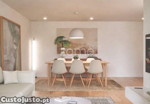 Apartamento T2 Com Varanda, Garagem E Arrumo -...