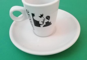 Chávena e pires dos Café Latino