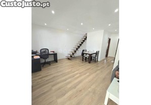 Apartamento Duplex T1+1 Remodelado No Centro De...