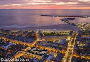 Apartamento T4 - Brito Capelo 1023