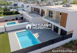 Moradia v4 nova a estrear perto da praia no triângulo dourado, algarve