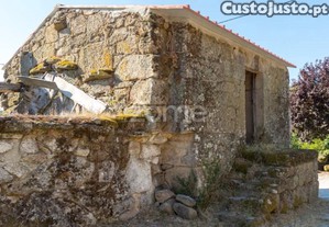 9 Terrenos Urbanos Com Moradias Em Granito E 9...