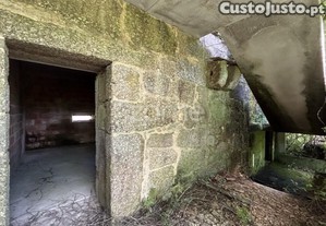 Moradia Centenária T4 Em Midões, Barcelos.