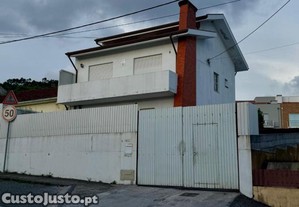 MORADIA T3+1 // 2 Suites + 4 Casas de banho completas