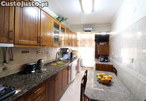 Execelente Apartamento T2 Em Predio Com Elevador