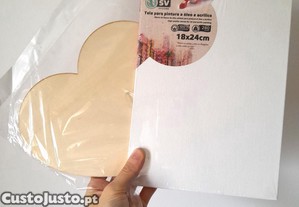 Superfcies para pintar tela e corao em madeira