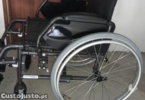 Cadeira de rodas vermeiren usada como nova