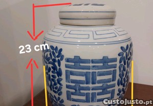 Pote em porcelana azul