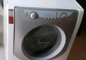 Máquina de lavar roupa Ariston Aqualtis 7.5 kg