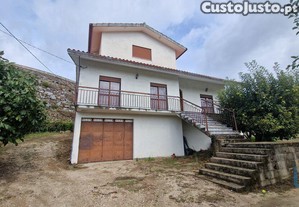 Casa T3 em Lamego (Almacave e Sé) de 165,00 m²