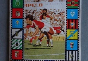Caderneta de cromos de futebol vazia Nacional de Futebol 82/83