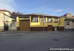 Hangar em Santa Marinha E São Pedro Da Afurada de 372,00 m²