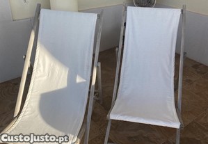 Duas espreguiadeiras de jardim