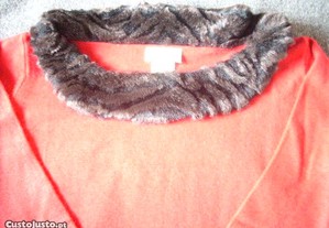 Camisola cor vermelho com gola de pelo tamanho M