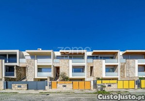 Moradia T4 + Escritório, Como Nova, Na Amarela...