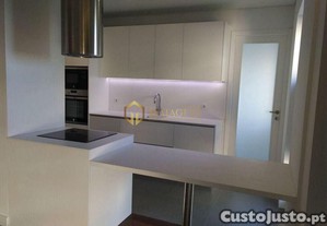 Apartamento T4 Remodelado junto à rotunda da Boavista