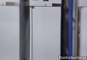 Arm�rio refrigerado ventilado com 1 porta e 3 prateleiras 530x650mm (740x830x2010mm)