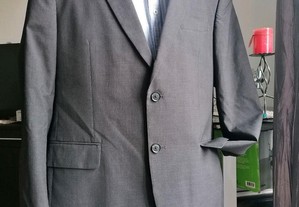 Bonito Fato de homem cor cinzento da Pierre Cardin, calça n 46