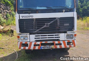 Camio Tractor Volvo F12-32 (6X4)