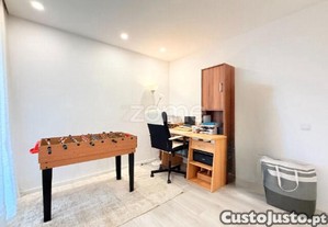 Moradia Geminada T4 Louro