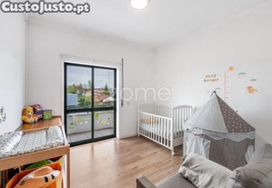 T3 Com Varanda, Garagem E Suíte Em Ronfe,...