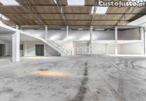 Armazém Junto À A41 Em Mozelos, Santa Maria Da...