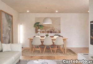 Apartamento T2 Com Varanda, Garagem E Arrumo -...
