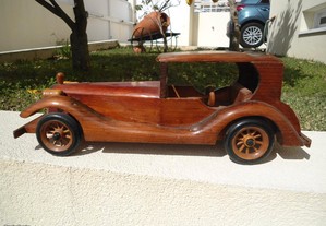 Carro antigo em Madeira 37 cm