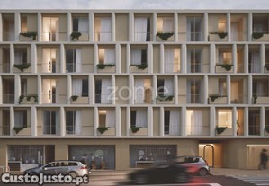 Apartamento T2 Com Varanda, Garagem E Arrumo -...