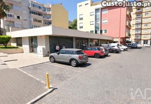 Loja / Estabelecimento Comercial em Póvoa De Santo Adrião E Olival Basto de 362,00 m²