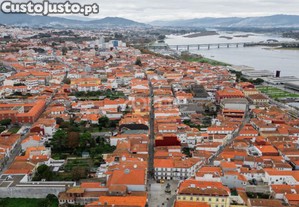 Prédio De Uso Misto No Centro Histórico De...