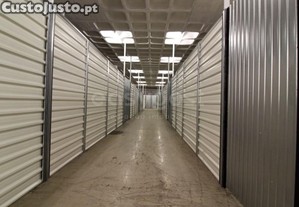 Armazém Situado Em Zona Industrial Em Alhos...