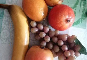 Frutas em plástico