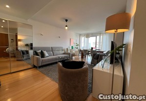 Apartamento T3 com vista desafogada e excelente luminosidade em Lumiar