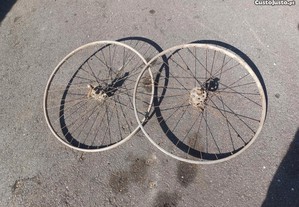 Rodas antiga de bicicleta