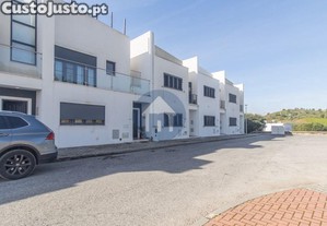 Moradia De 3 Pisos Com Terraço Privativo Na...