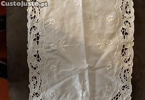 napron branco bordado