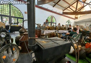 Máquina antiga de alcatrão