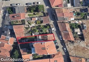 Moradia Em Remodelação T3, Na Travessa S. Dinis...