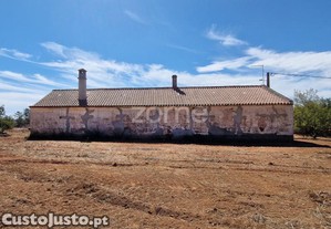 Moradia Em Ruína Com Terreno De 170.000M2 Em...