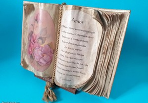 Livro Decorativo "Amor" by Judith Bond