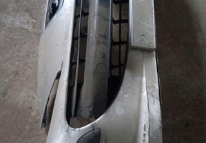 Para-choques frente Peugeot 207 original com danos