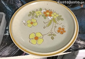 prato de sobremesa florido amarelo