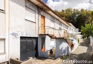 Moradia T8 Com Logradouro Para Recuperar Em...